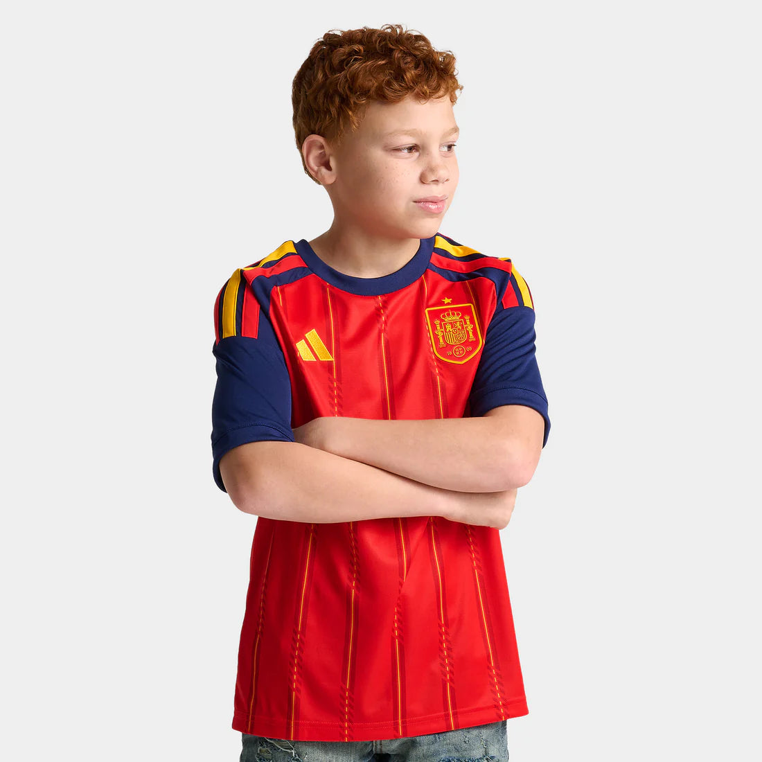 L’enfant porte un maillot domicile adidas Juniors Spain Replica « Rouge ». Magasinez les vêtements pour enfants dès maintenant chez JD Sports.