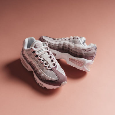 Nike Air Max 95 GS « Fantôme / Rouge silt – Tatouage » chaussure. Magasinez Nike pour enfants dès maintenant chez JD Sports