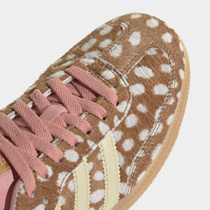 adidas Originals Women's Samba OG. Close-up view of the forefoot and eyestays highlighting the textured brown desert spotted ponyhair construction, dusty pink flat laces, and warm vanilla Three-Stripes. 
