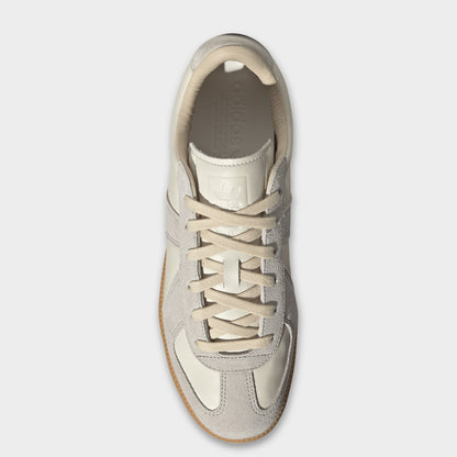 adidas BW Army. Top view of chalk white, clear granite and gum sneaker showing beige laces, padded tongue and cream-coloured lining.