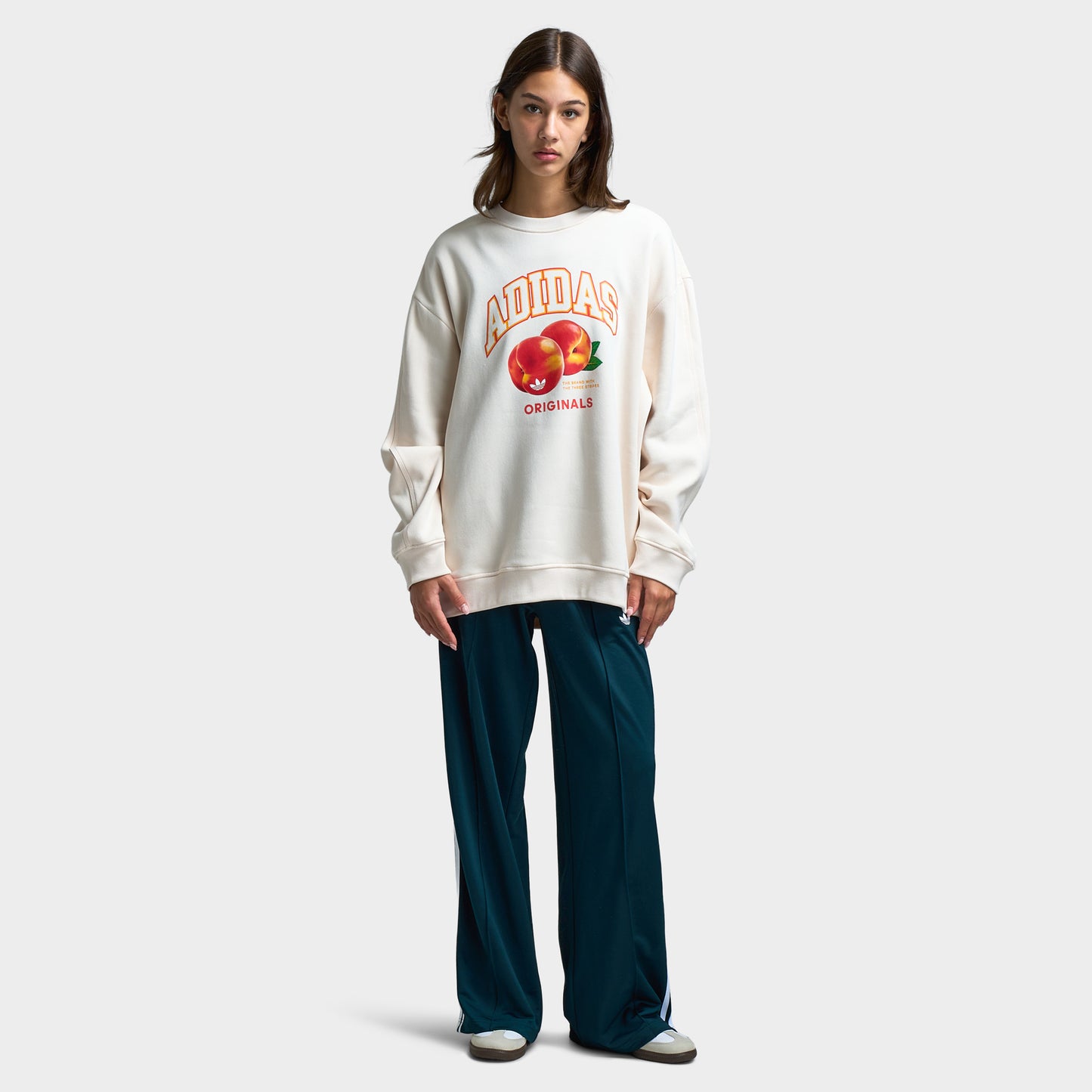 Adidas Women's Oversized Peach Graphic Crew / Wonder White