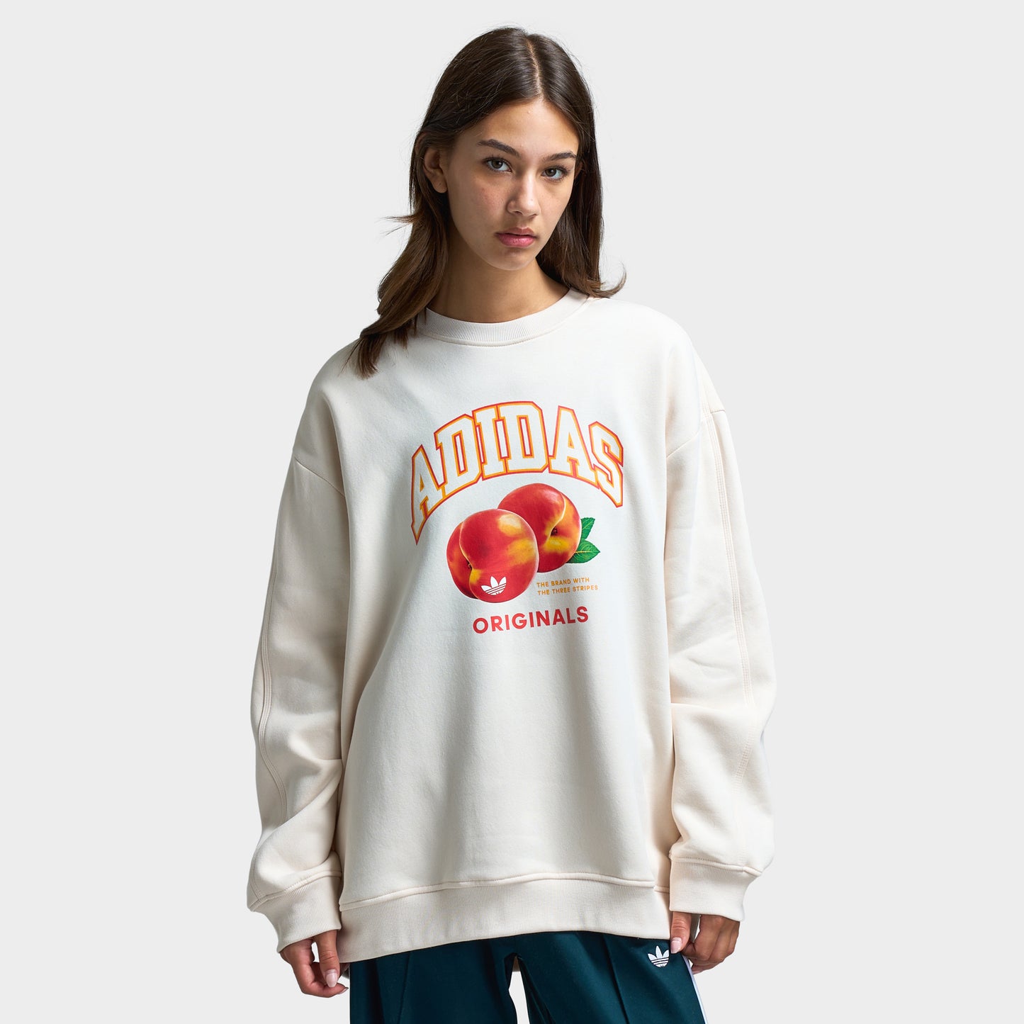 Adidas Women's Oversized Peach Graphic Crew / Wonder White