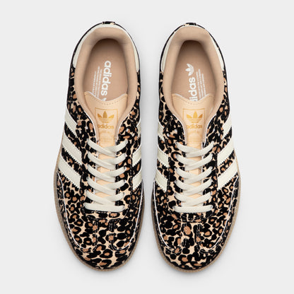 adidas Juniors' Samba OG J. Top view of sand strata, ivory and gum junior sneakers showing white laces, patterned uppers and padded collars.