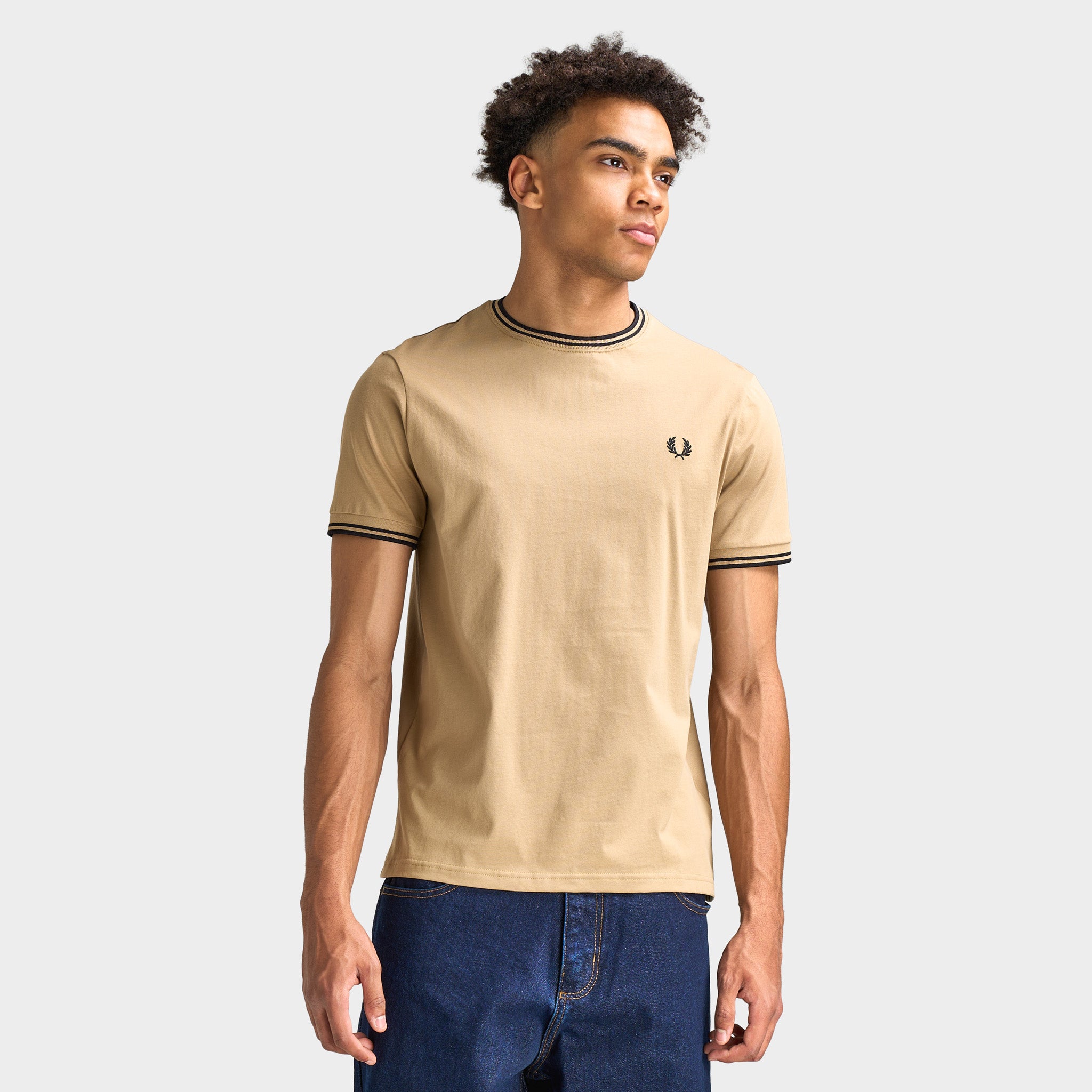 トップス Fred Perry Fred Perry Twin Tipped T-Shirt Warm Stone / Black – JD Sports