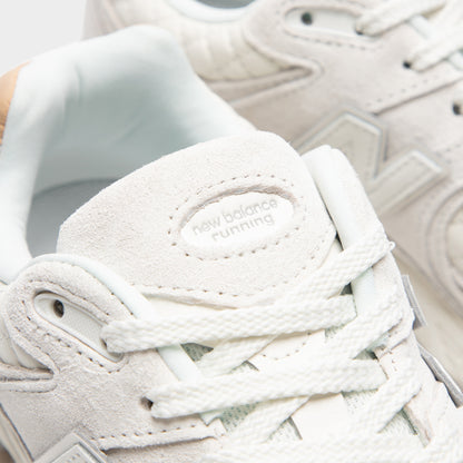 New Balance 2002R Tan / Tan