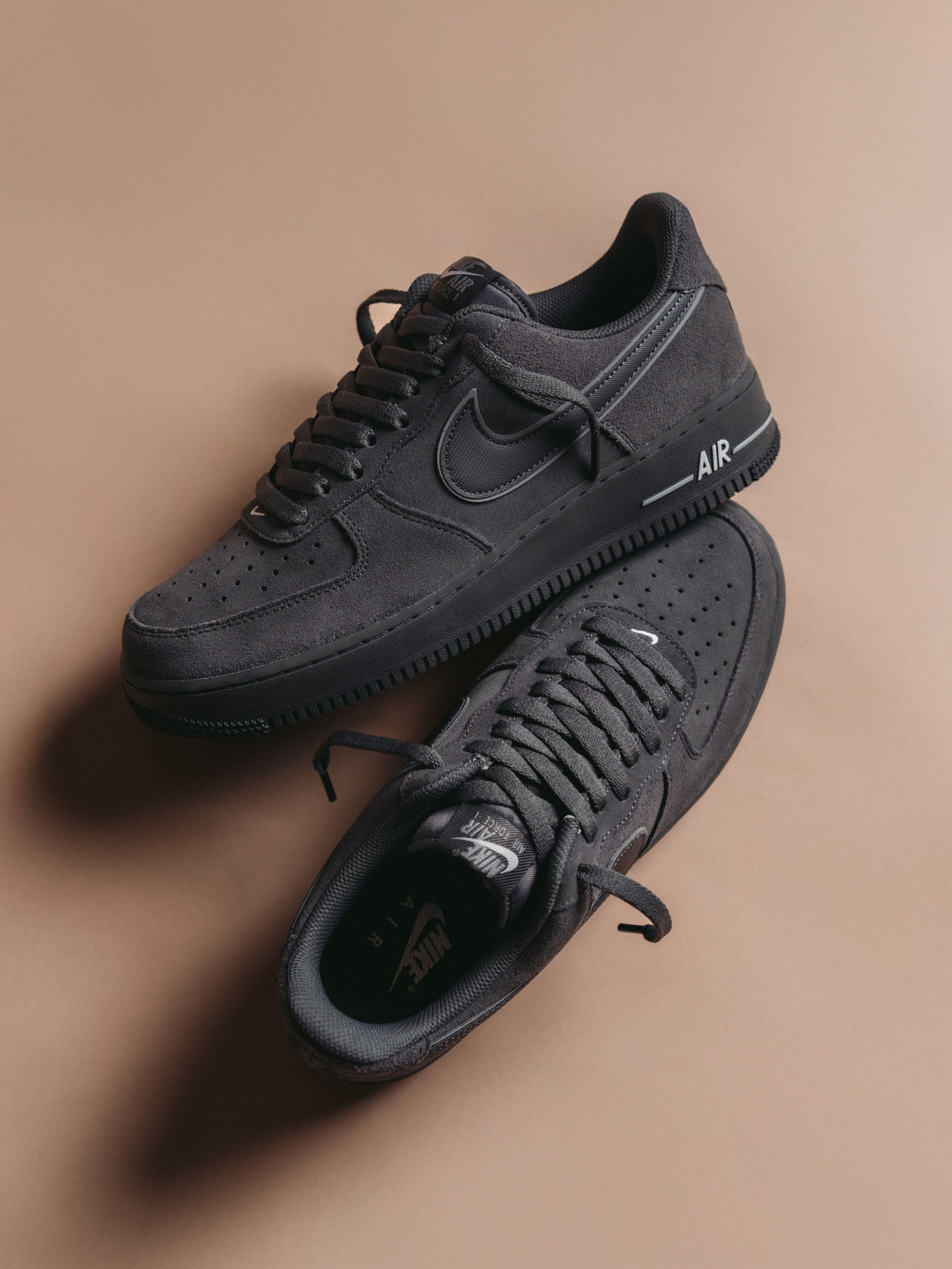 Chaussure Nike Air Force 1 ’07 LV8 « Noir / Gris ». Magasinez les meilleurs choix dès maintenant chez JD Sports.
