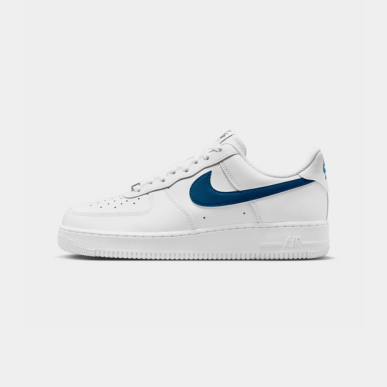 Chaussure Nike Air Force 1 ’07 « Blanc / Bleu Court ». Magasinez les chaussures pour hommes dès maintenant chez JD Sports.