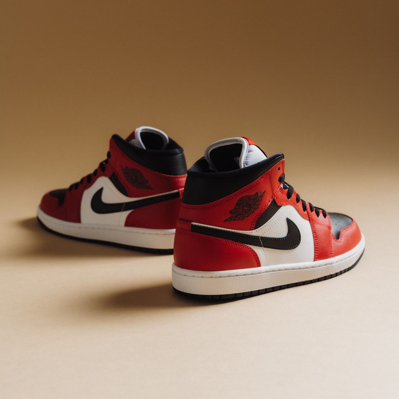 thunder bolt jordan 1