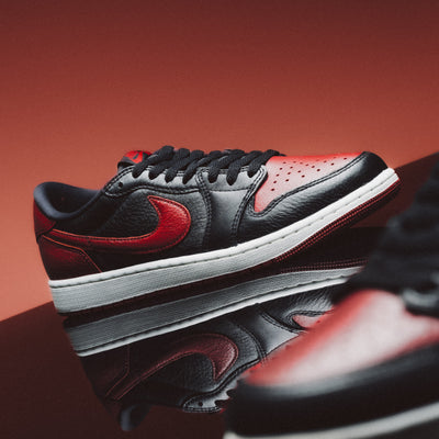 Chaussure Jordan 1 Retro Low OG « Banned / Noir – Rouge varsity ». Magasinez Jordan pour hommes dès maintenant chez JD Sports.