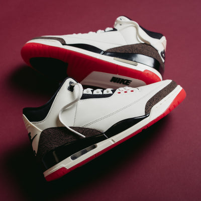 Chaussure Jordan 3 Retro OG « Voile / Noir – Rouge université ». Magasinez les nouveautés pour hommes dès maintenant chez JD Sports.