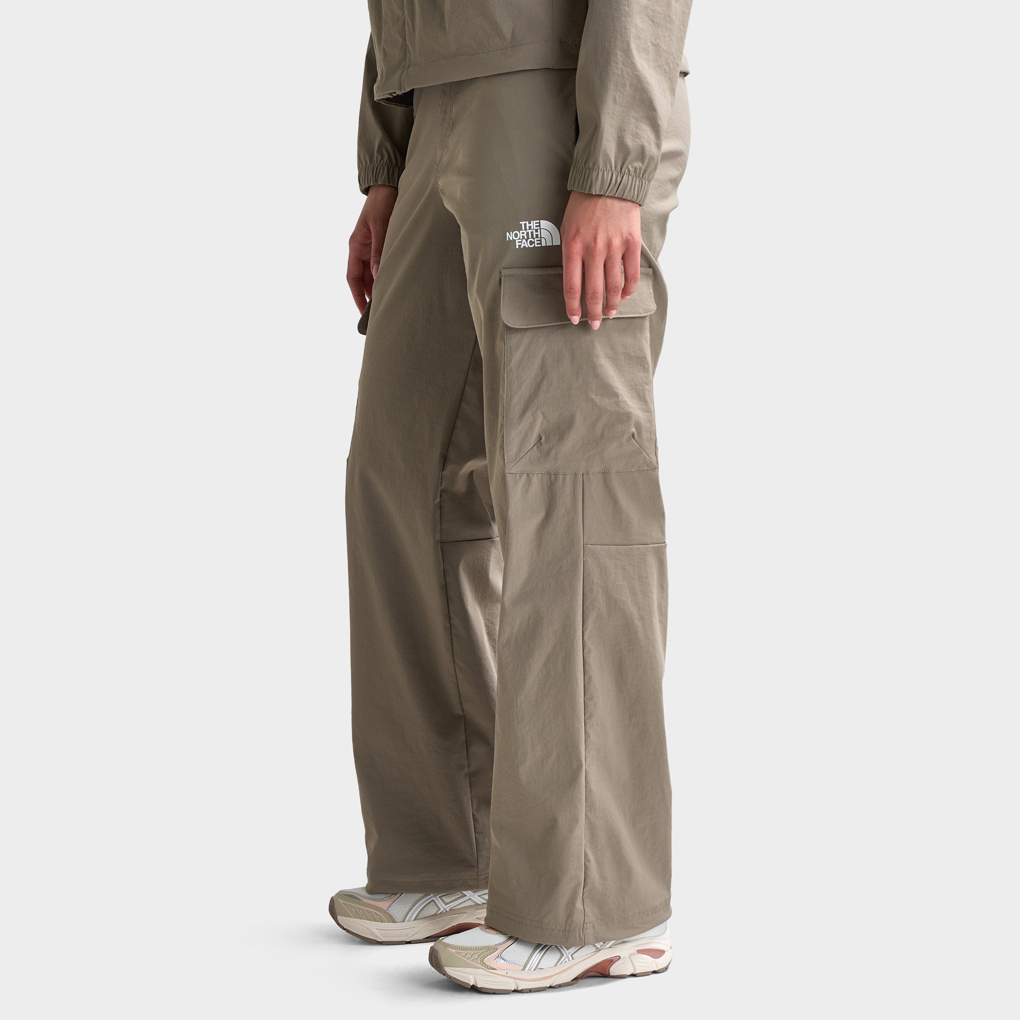 The North Face Women's Highwaist Cargo Pants / Brown – JD Sports