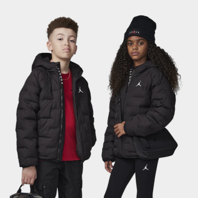 Les enfants portent le manteau Jordan pour juniors « Noir ». Magasinez les vêtements pour enfants dès maintenant