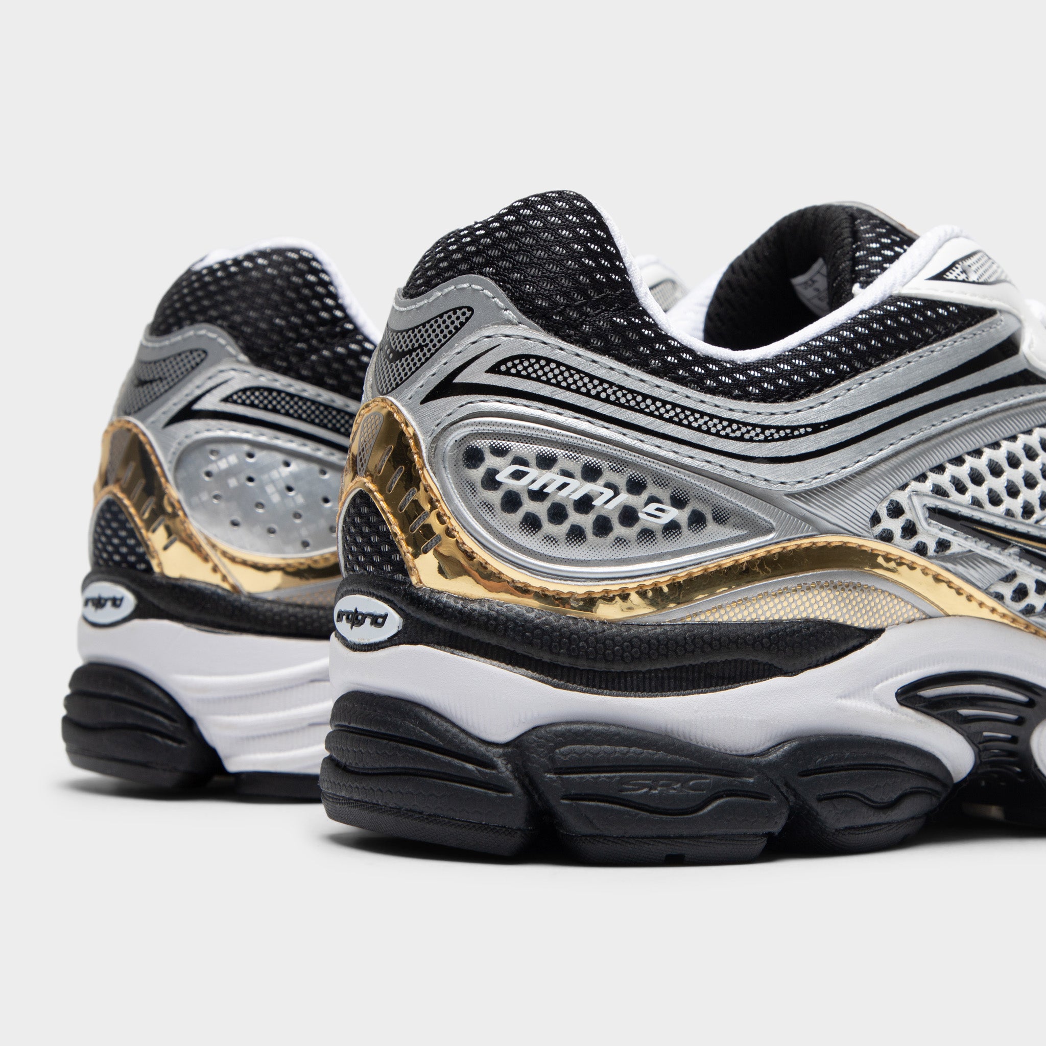 Saucony ProGrid Omni 9 Silver / Black - Gold – JD Sports Saucony ProGrid Omni 9 Silver / Black - Gold – JD Sports