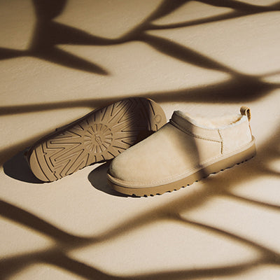 UGG Classic pour femmes « Micro / Sable ». Magasinez les UGG dès maintenant chez JD Sports