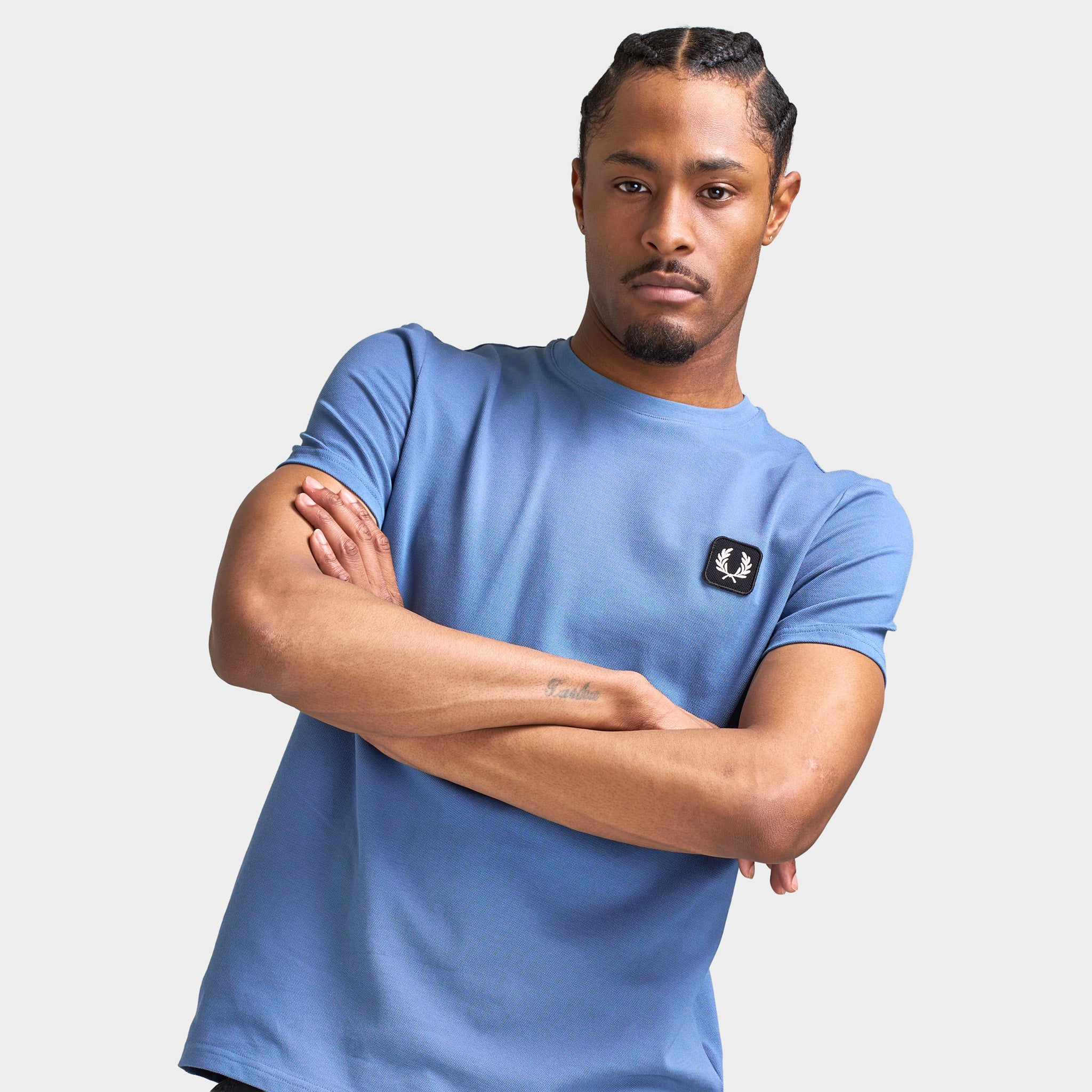 Fred Perry Badge T-Shirt / Ace Blue – JD Sports