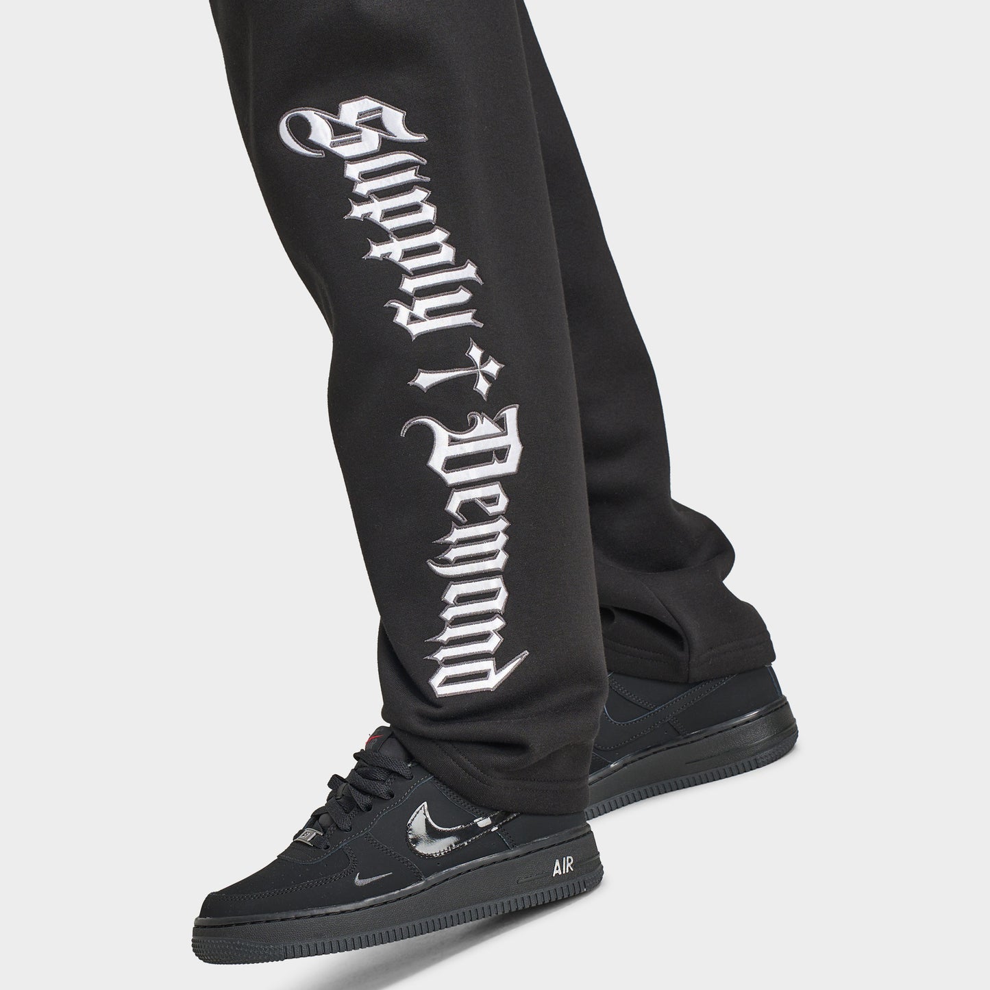Supply & Demand Juniors' Atomic Open Hem Pants / Black