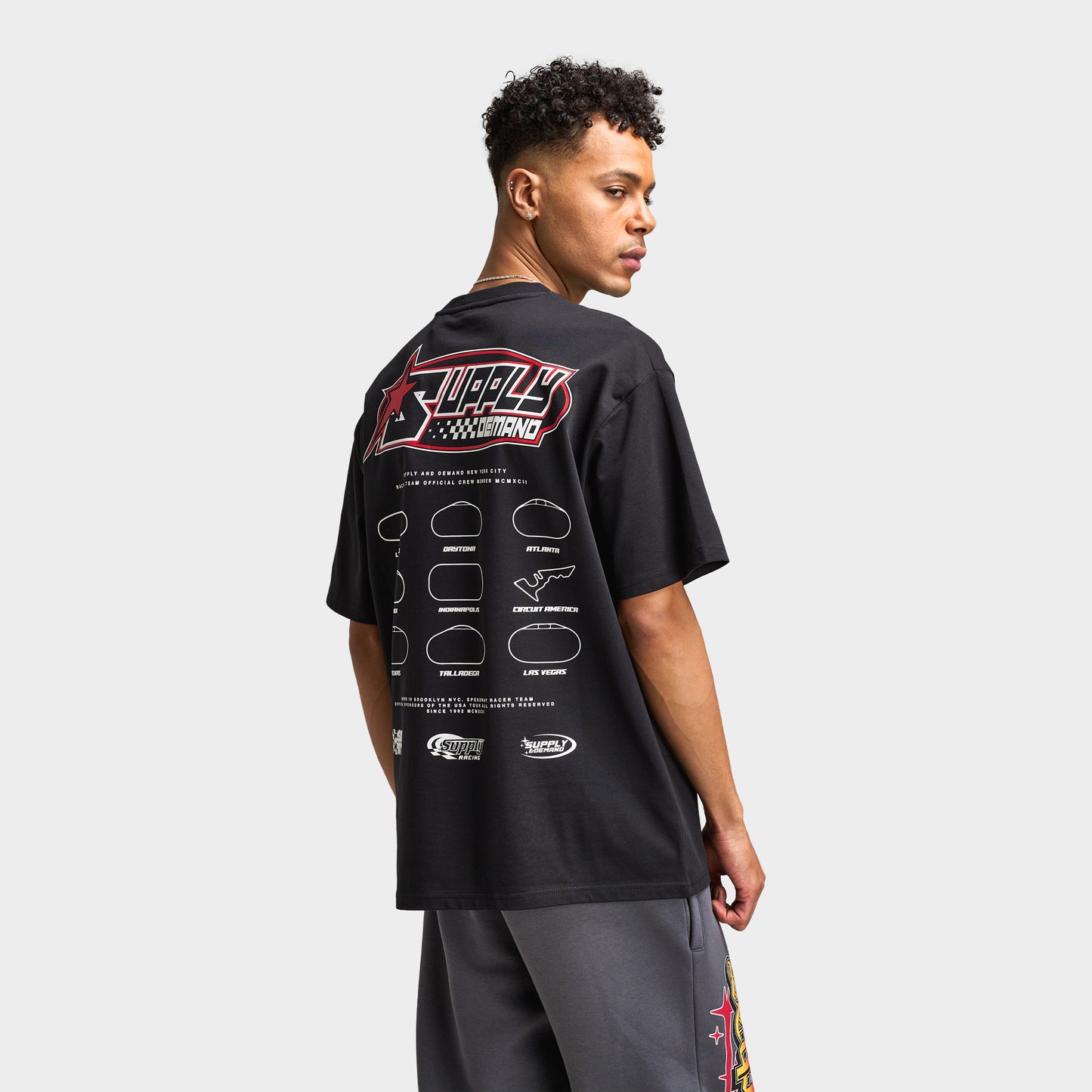 Supply & Demand Track Graphic T-Shirt / Noir