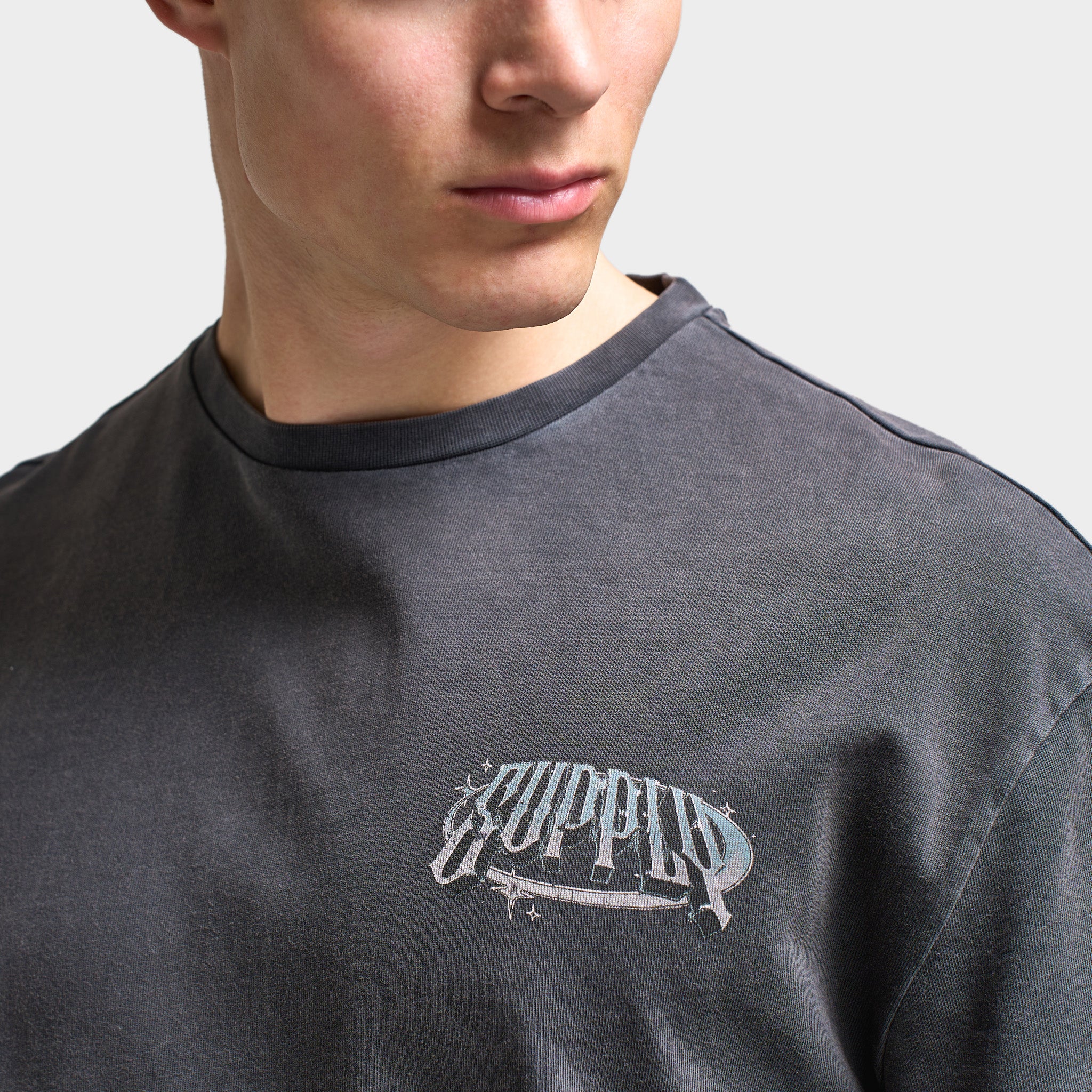 _2teru9  Supply & Demand Chrome Star Graphic T-Shirt / Washed Black