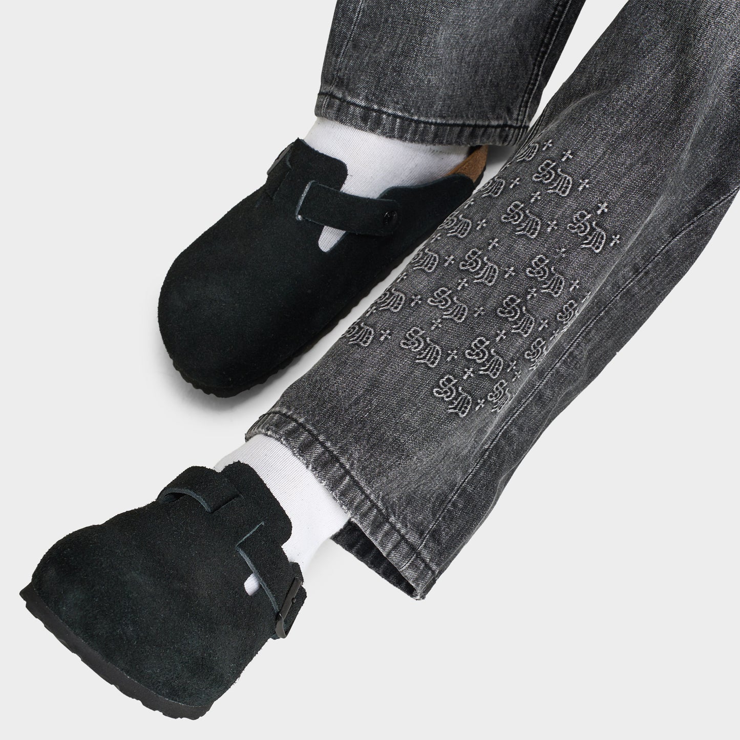 Supply & Demand Jeans à Effet Gaufré et Déchirés  / Denim Noir Délavé
