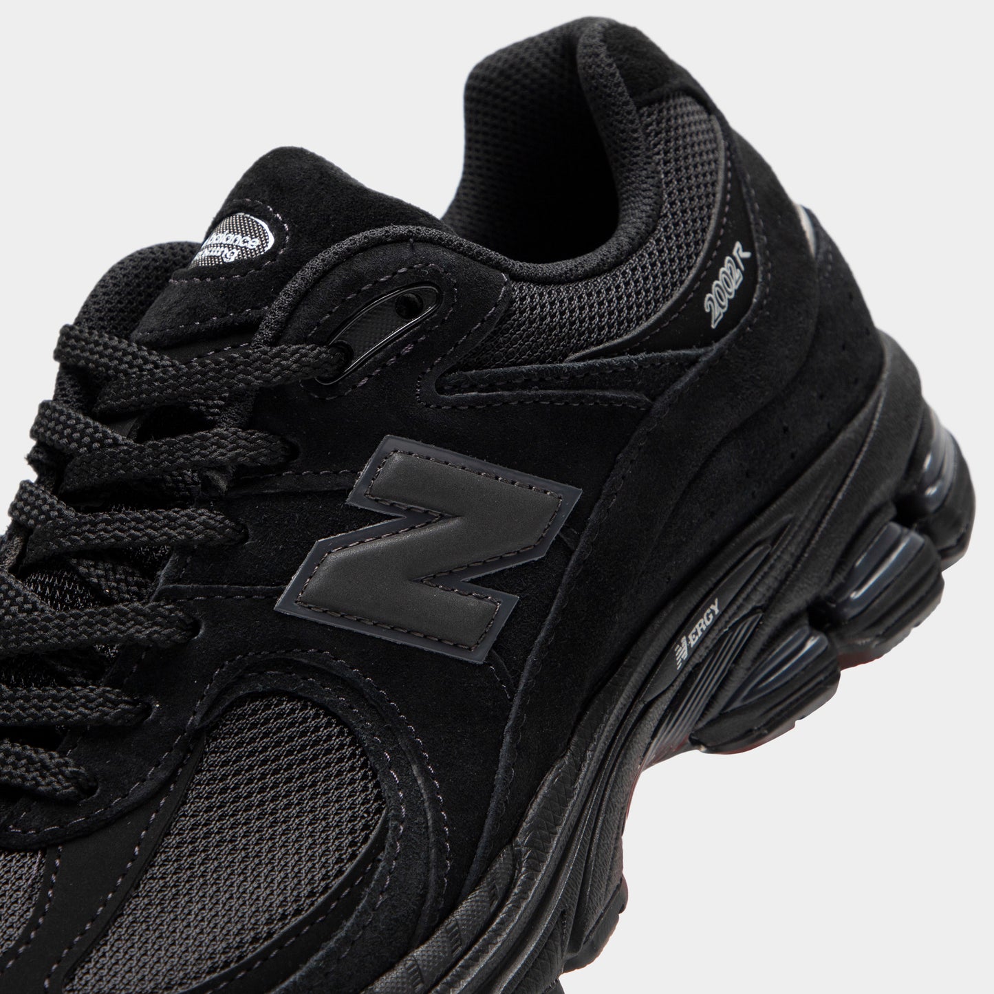 New Balance 2002R Black / Metallic
