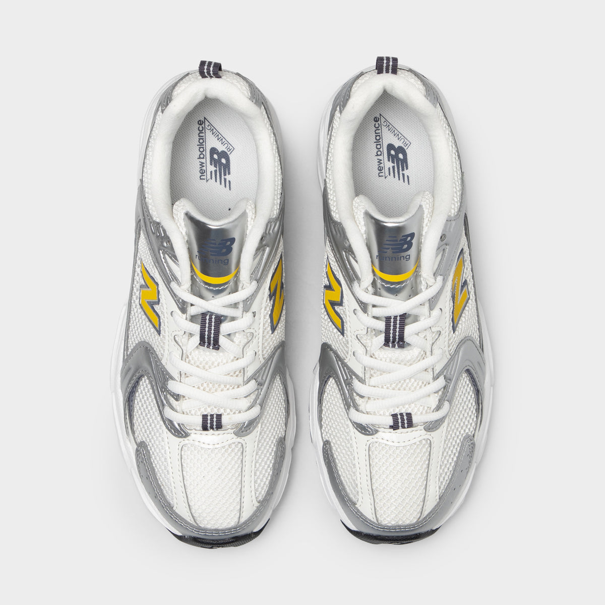 New Balance 530 Argent Métallique / Sel de Mer - Or Apollo