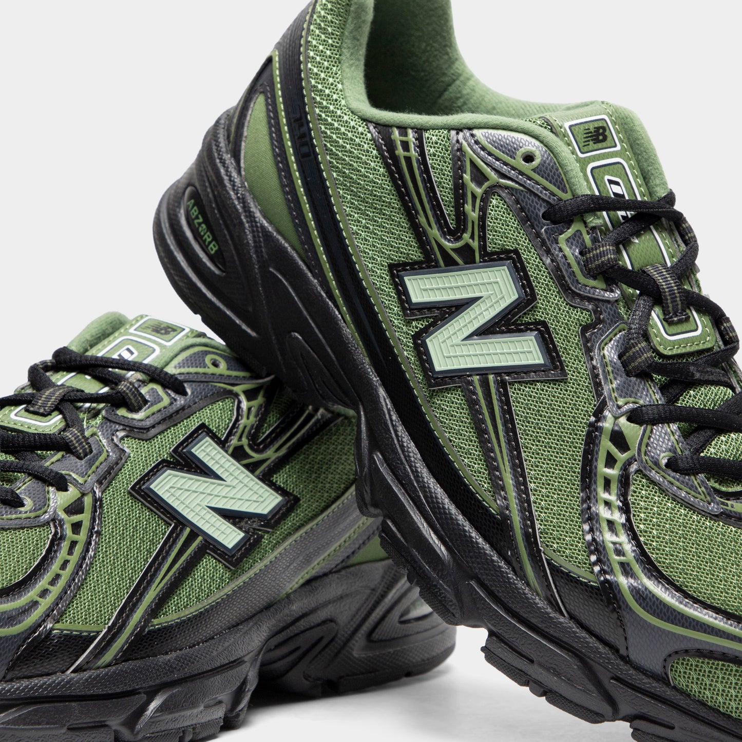 New Balance 740 Utility Green / Black