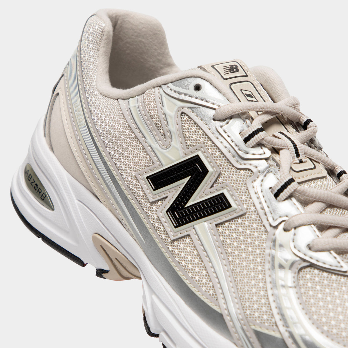 New Balance 740 Timberwolf / Noir