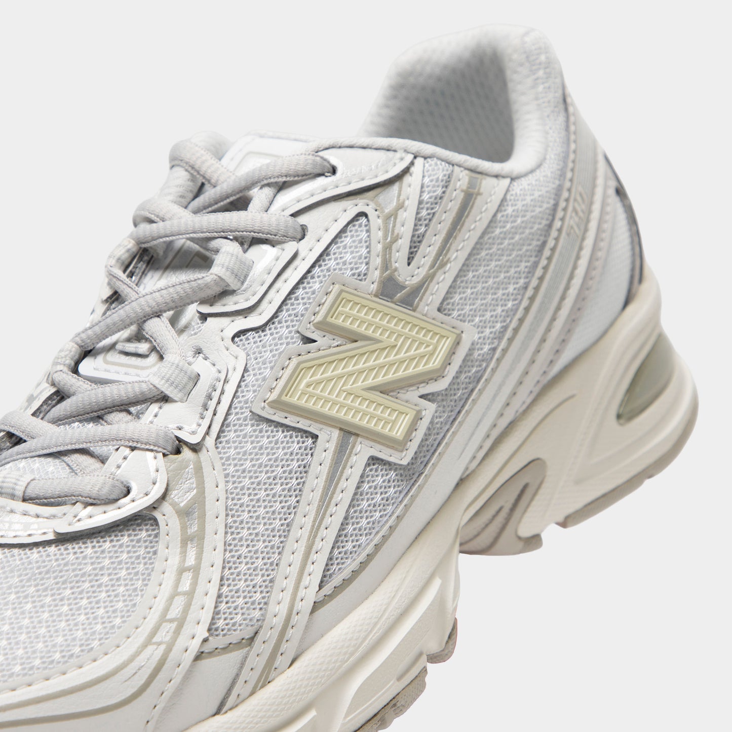 New Balance 740 White / Silver Metallic