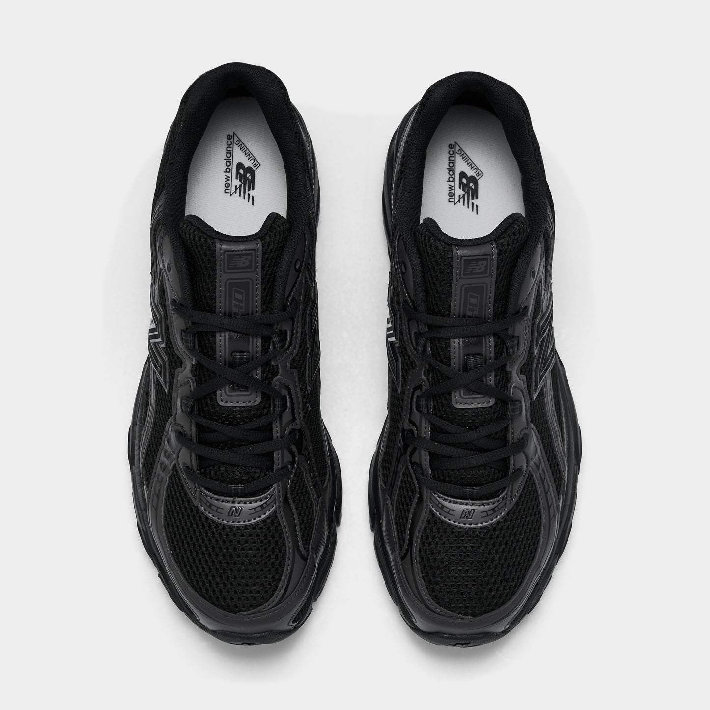 New Balance 740 Black / Black