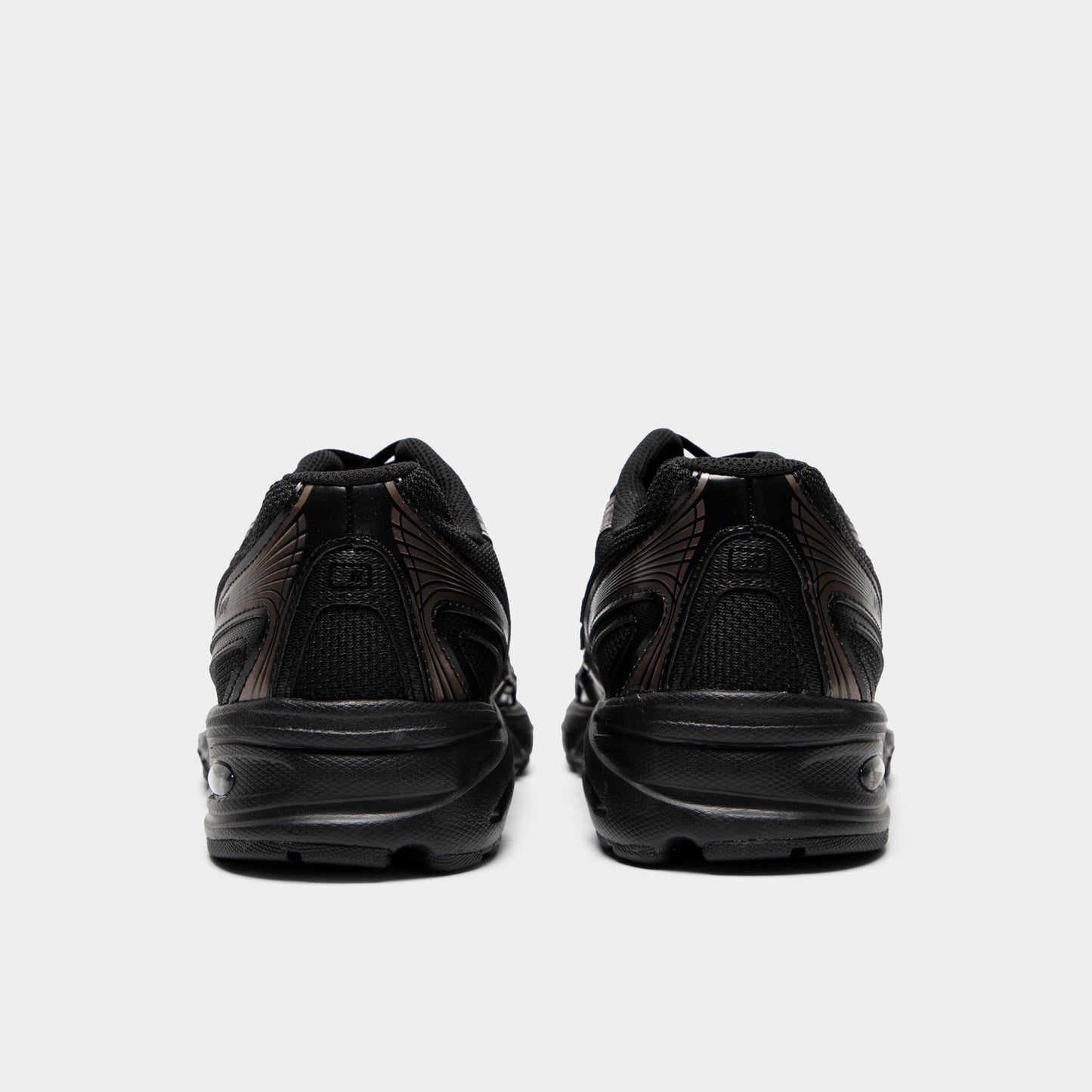 New Balance 740 Black / Bronze