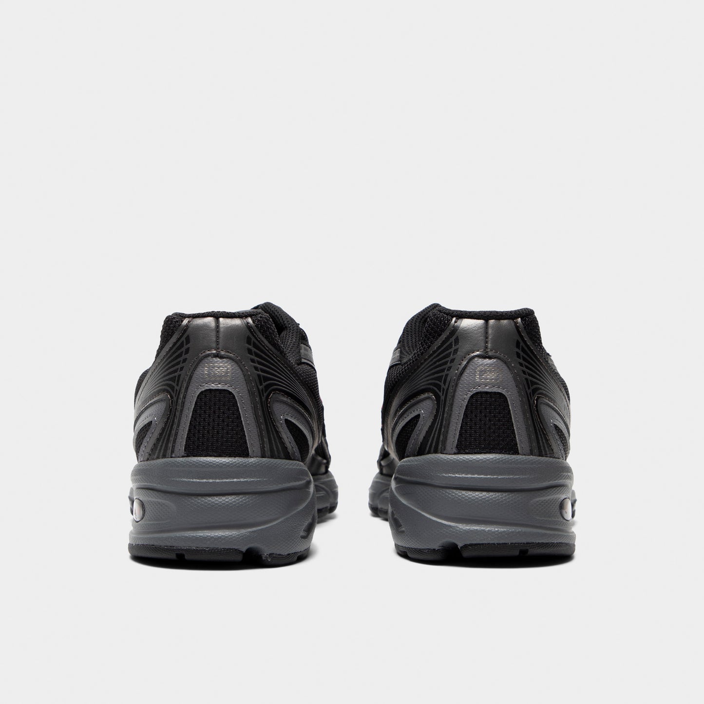 New Balance 740 Black / Black
