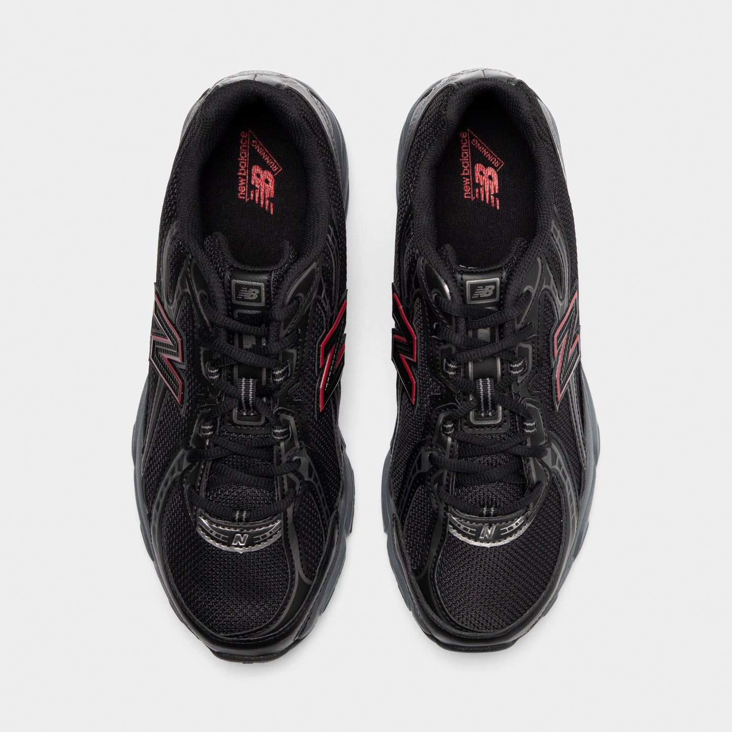 New Balance 740 Black / Black