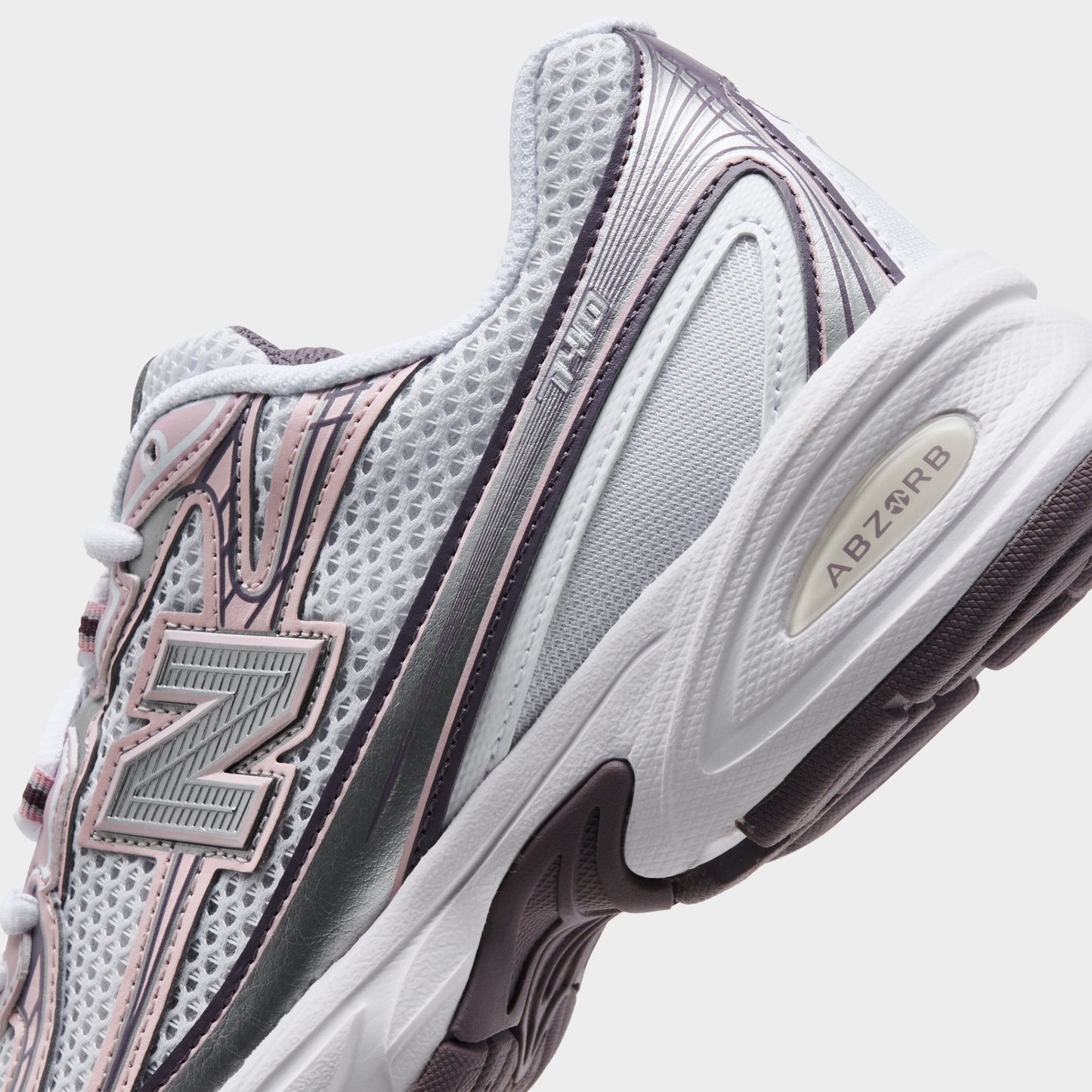 New Balance 740 Ice Wine / White