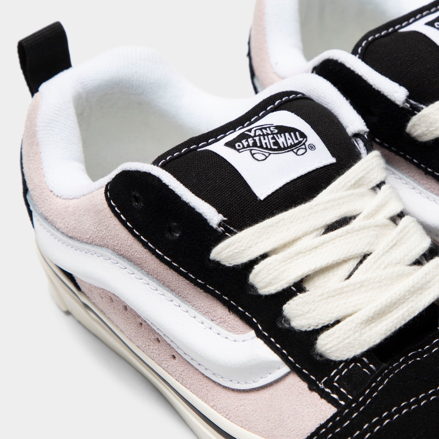 Vans Juniors' Knu Skool Black / Pale Petal