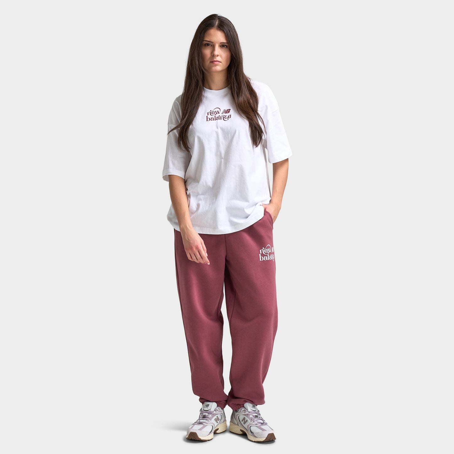 New Balance Women's Script Graphic Cuffed Jogger / Red