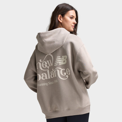 New Balance Women's Script Graphic Hoodie / Brown