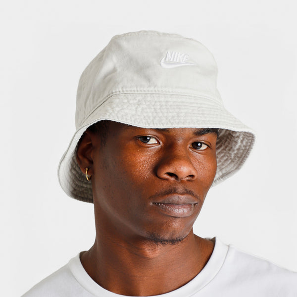 Nike bucket hat white discount