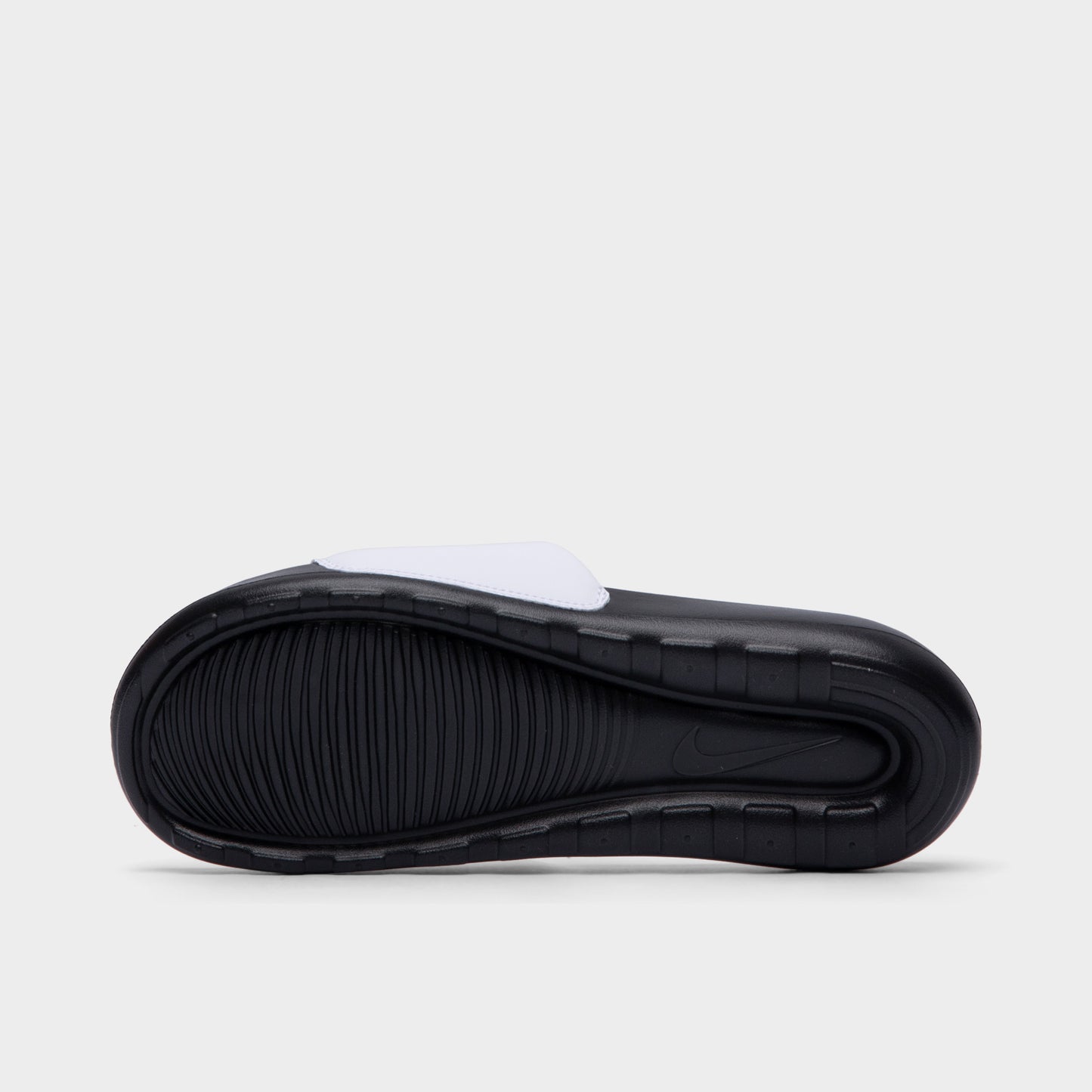 Nike Victori One Black / Black / White