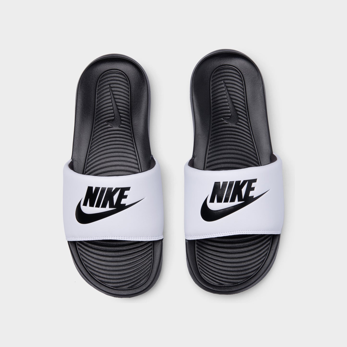 Nike Victori One Black / Black / White