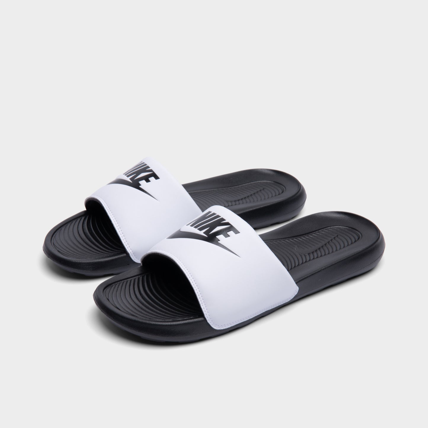 Nike Victori One Black / Black / White