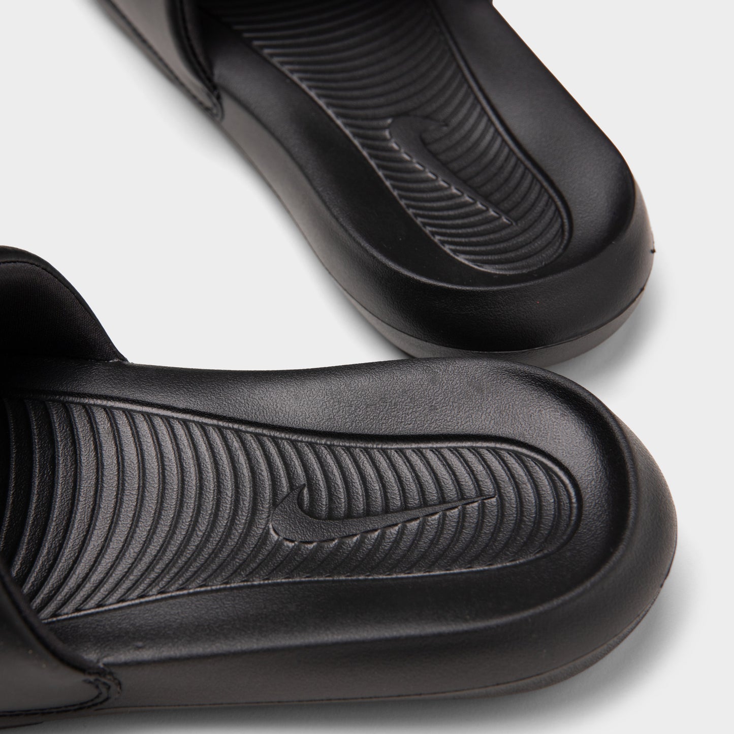 Nike Women's Victori One Black / White